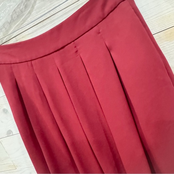 Banana republic burgundy pleated skirt ❤️ 2 tall. - Picture 3 of 6